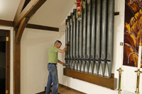 Roger and Presley installing